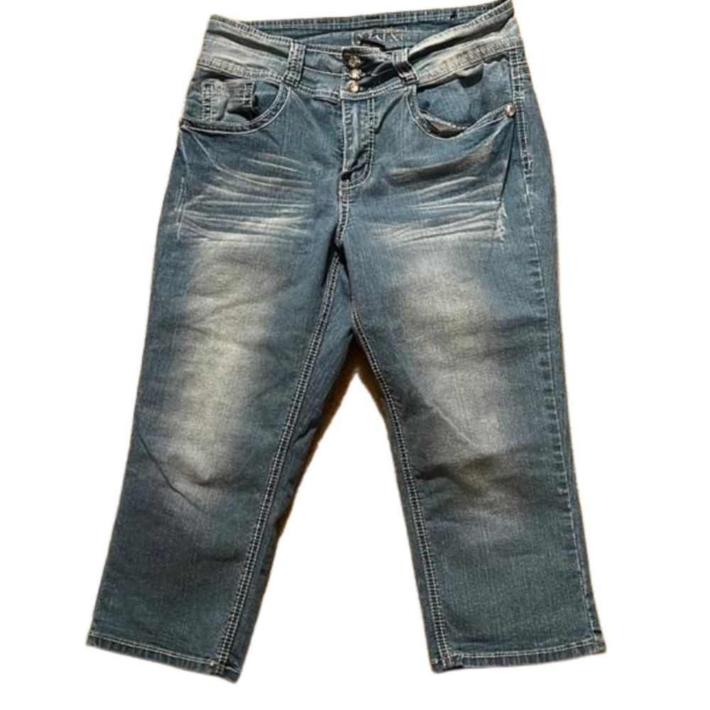 Truth Be Told distressed blue jean capris Size 8